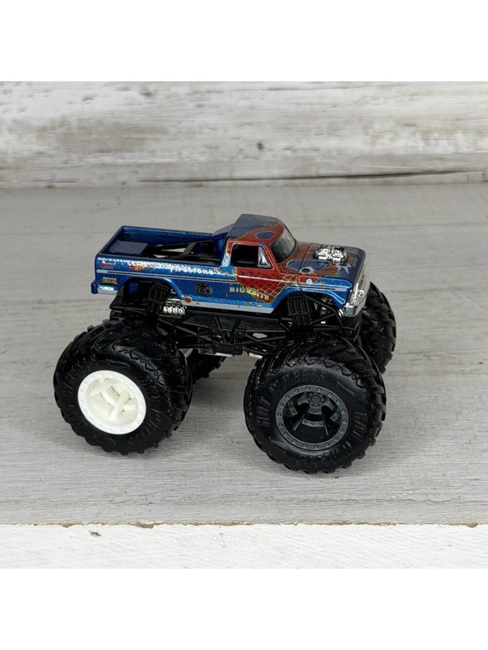 Hot Wheels Firestone Snakefoot Monster Truck 1:64 GC